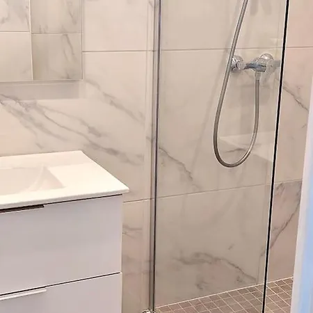 Grand T2 A 5min De La *